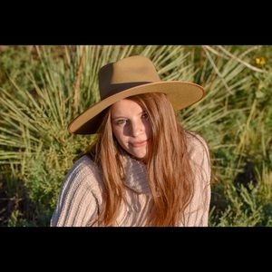 Meet your Posher, Sawyer